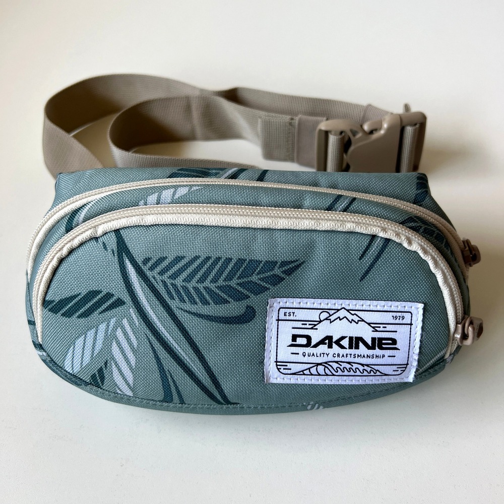 Dakine Tropical Leaf Hip Pack Waist Bag Fanny Pack Green Adjustable Belt